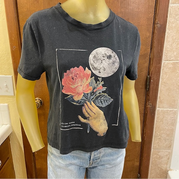 Cotton On Classic Arts Graphic Tee. Size medium. - Picture 6 of 16